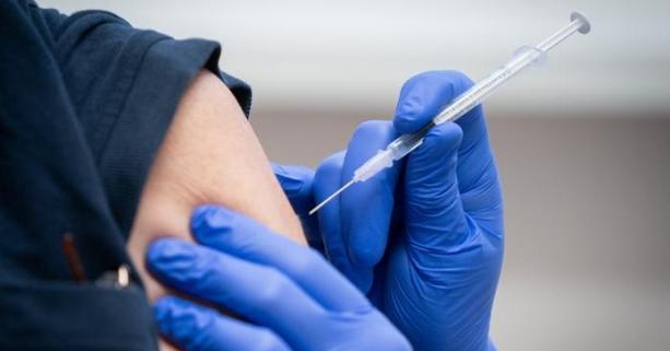 В Україні вводять бустерну дозу вакцини для всіх, хто щепився двічі